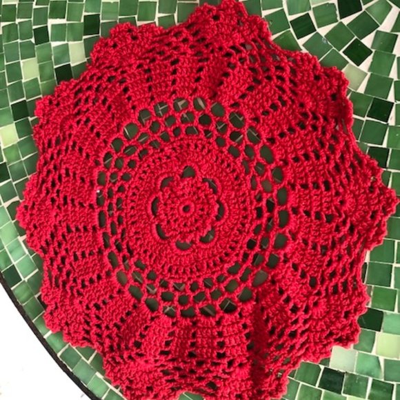 VINTAGE CROCHET DOILIES SET OF 4 - Picture 3 of 5